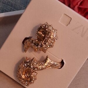 Zara Cuff Gold Tone With RHINESTONE Textured Bracelet . Absolutely gorgeous